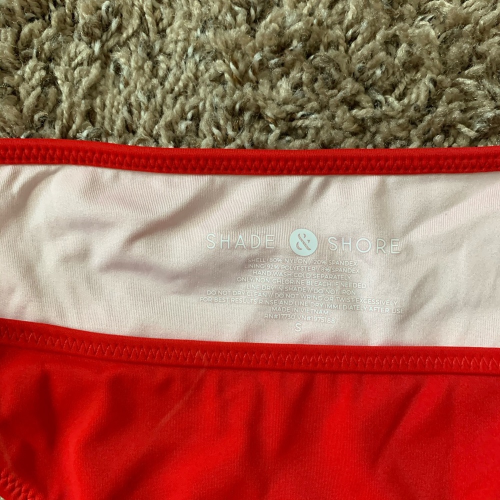 Red Bikini - Picture 3 of 4